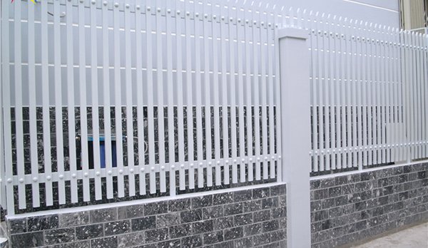Tổng hợp 35 mẫu hàng rào sắt đẹp, hiện đại được sử dụng phổ biến