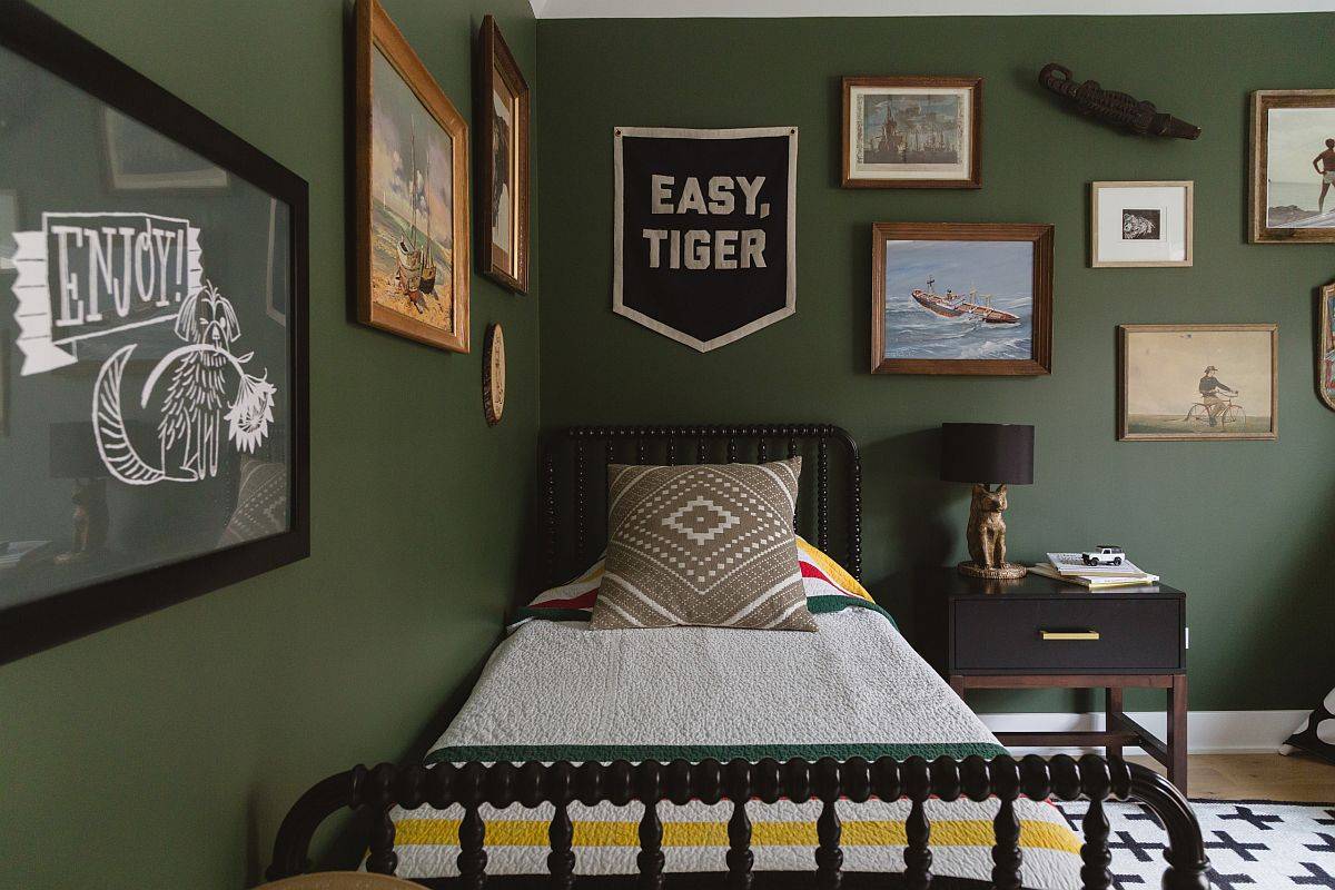 Bạn có thể sử dụng màu xanh lá làm phông nền cho phòng ngủ theo cách này.