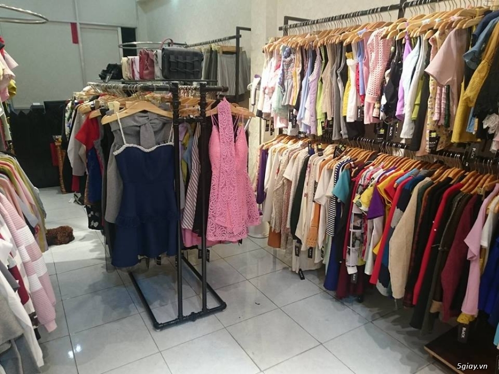 Mở shop quần áo cần bao nhiêu vốn? Kinh nghiệm kinh doanh quần áo