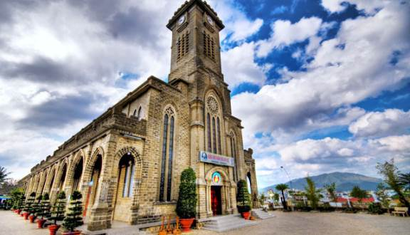 Những mẫu thiết kế nhà thờ đẹp trứ danh tại Việt Nam | Việt Quốc Group