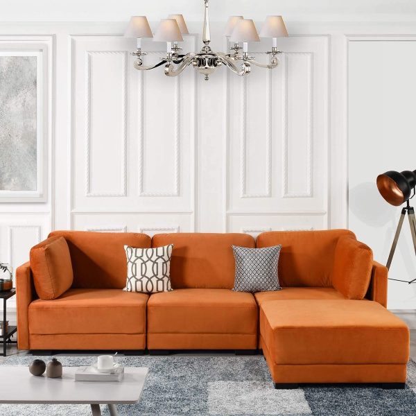 Với vẻ ngoài tràn đầy năng nượng, sofa màu cam sáng khiến phòng khách trở nên ấn tượng, cuốn hút hơn. Thiết kế mô-đun giúp di chuyển ghế linh hoạt, dễ dàng.