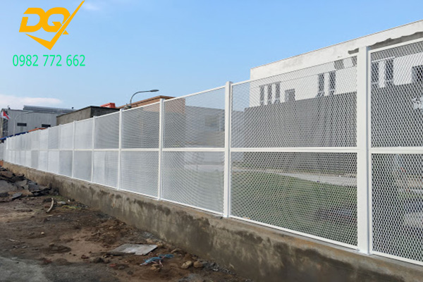 Mẫu hàng rào lưới B40 đẹp giá rẻ tại Hà Nội