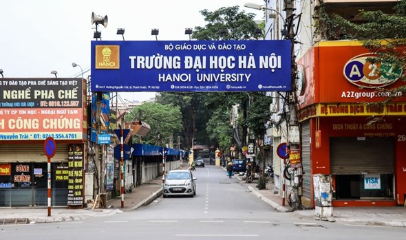 cổng trường đại học Hà Nội