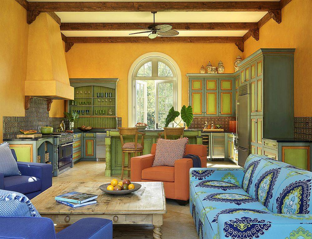 Bộ đôi màu sắc vàng - xanh lá cây mang lại cái nhìn bắt mắt cho phòng bếp được thiết kế theo phong cách Địa Trung Hải.