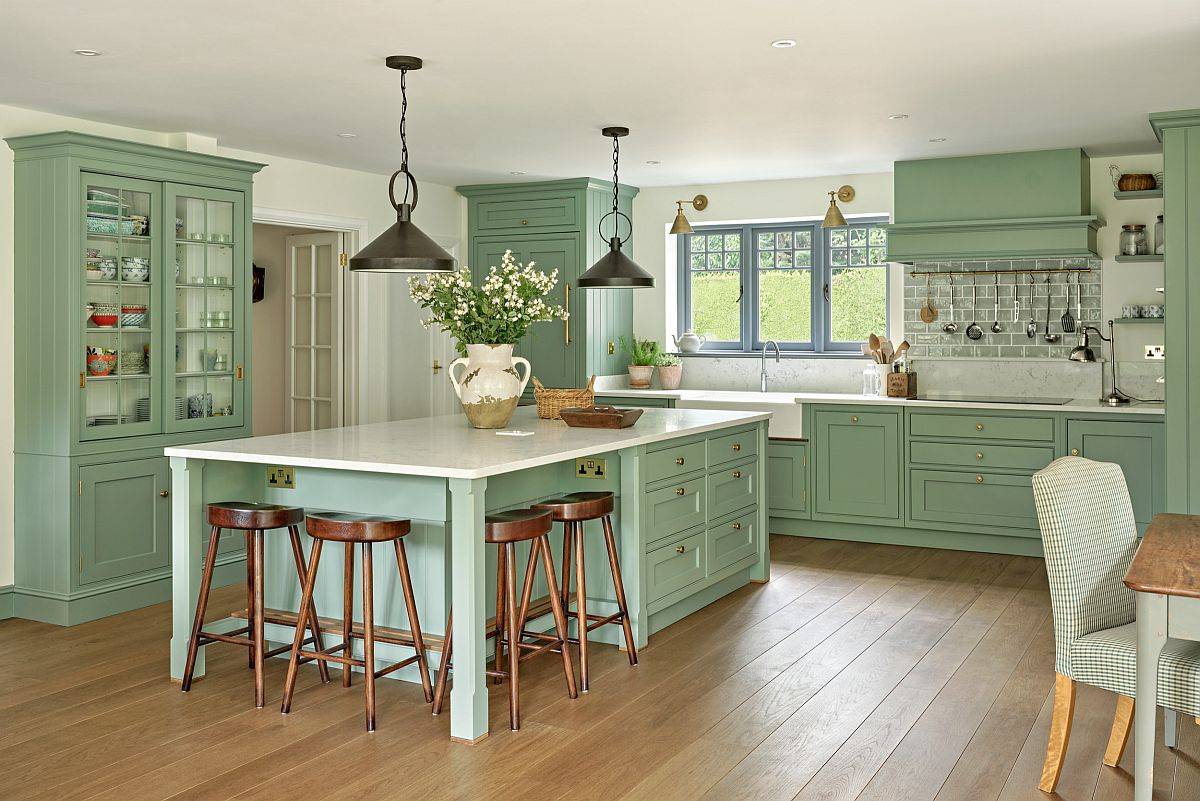 Phòng bếp đẹp mê mẩn với bộ đôi màu sắc trắng - xanh pastel nhẹ nhàng, mang lại cho người dùng cảm giác bình yên, thư thái.