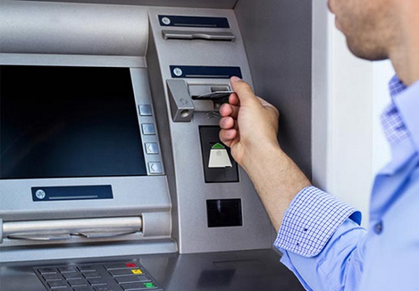 Thẻ ATM VietinBank rút được tiền ở cây ATM ngân hàng nào? Phí rút tiền bao nhiêu?