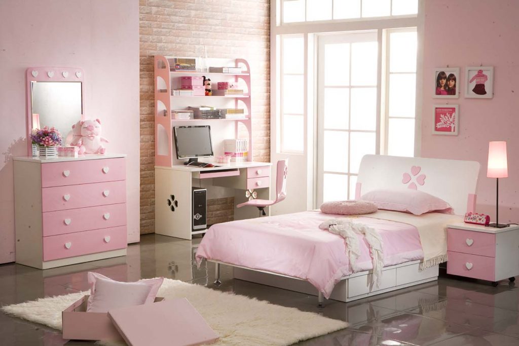 Không gian riêng dành cho cô con gái với tông màu hồng trắng nhẹ nhàng, nữ tính.