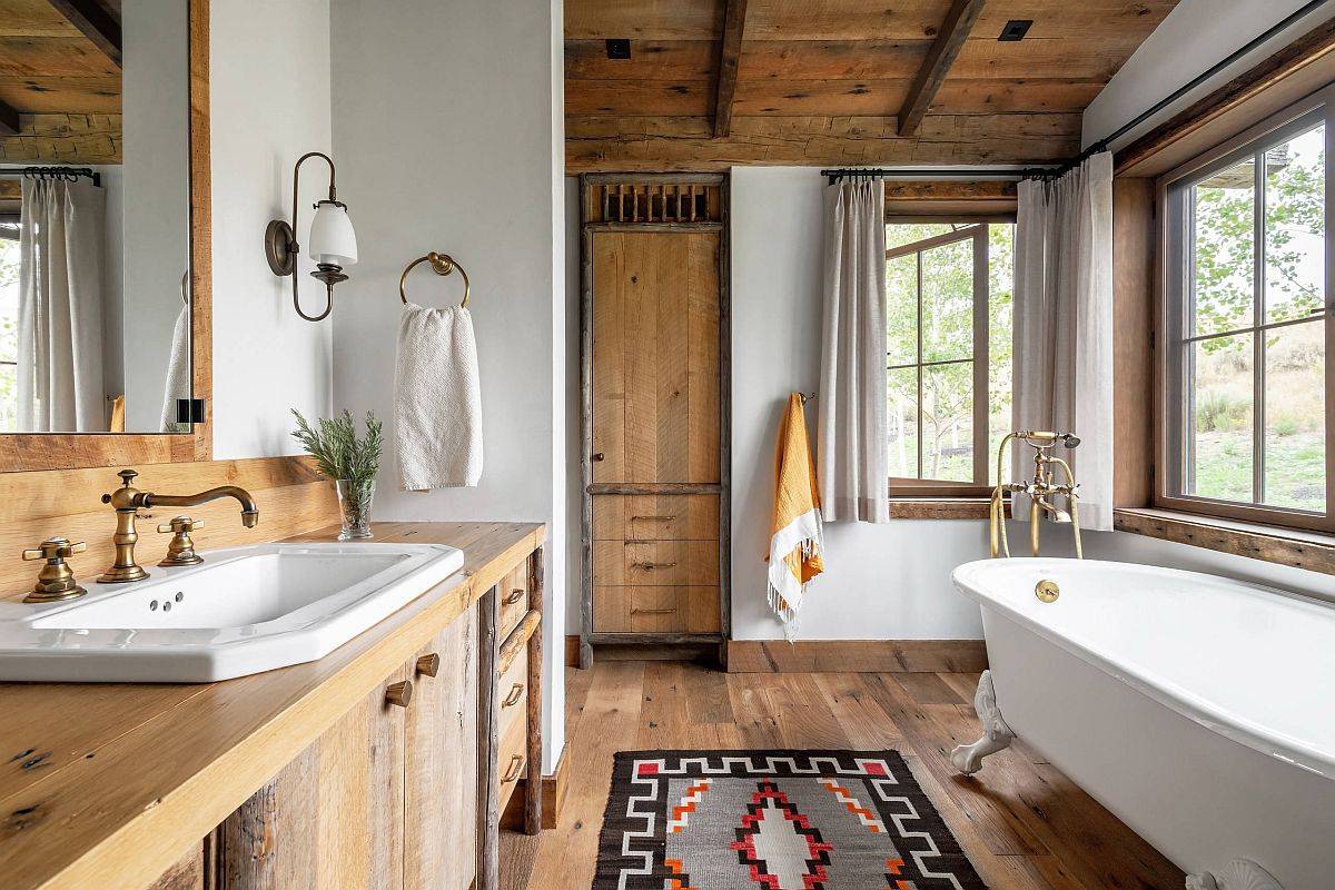 Phòng tắm với chất liệu gỗ mộc mạc, ấm áp mang lại cảm giác thư giãn cho người dùng trong các tháng mùa lạnh.